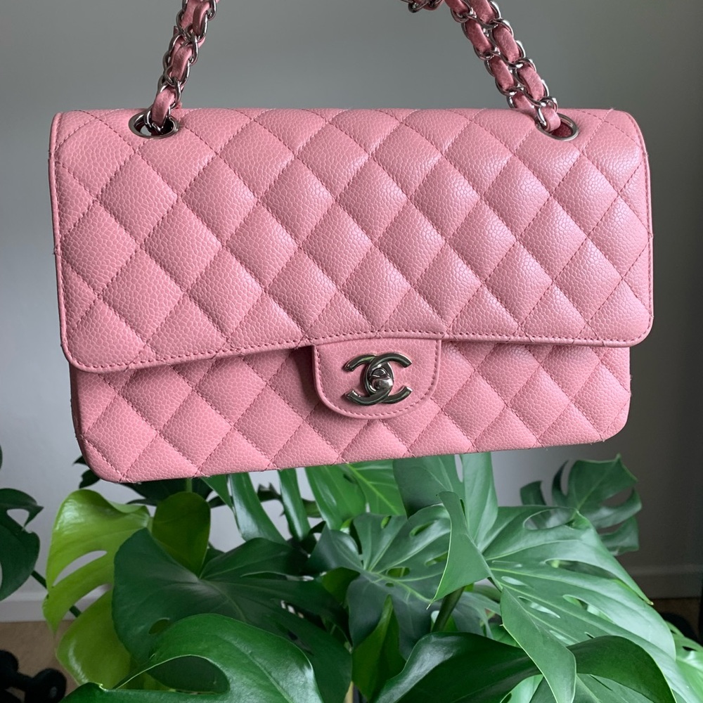 ❌SOLD❌Authentic Chanel pink caviar medium flap